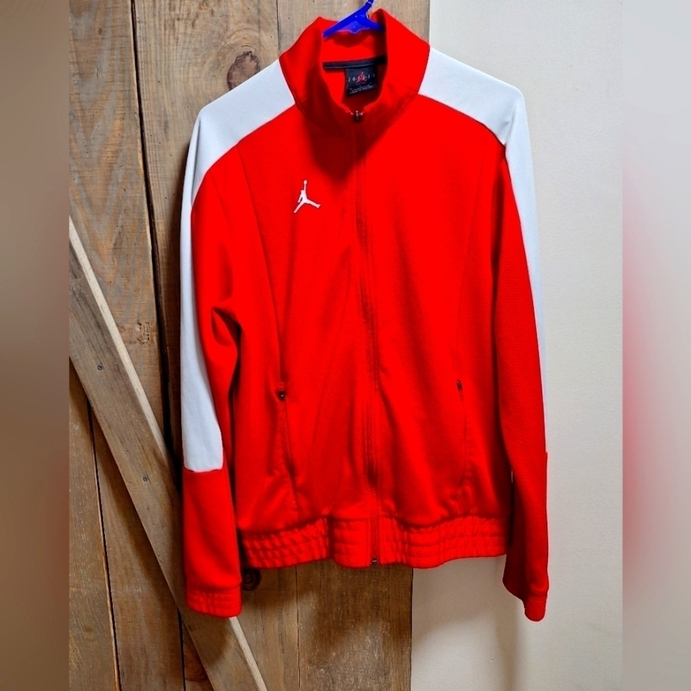 A vintage Air Jordan men's jacket in a size medium. Pre-loved in great condition